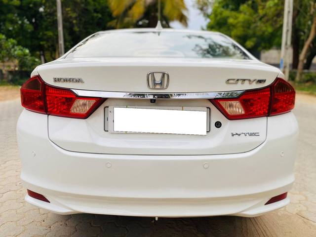 https://images10.gaadi.com/usedcar_image/4525819/original/processed_7cdde51bb6f7f60ea3de9b0f4eedf9ba.jpg?imwidth=6402