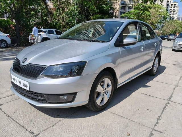 https://images10.gaadi.com/usedcar_image/4525829/original/processed_1f8dd13b6d65fda78fc43c1501410e15.jpg?imwidth=6402
