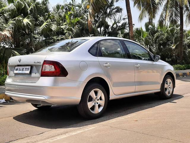 https://images10.gaadi.com/usedcar_image/4525829/original/processed_427b1c0871f59ba6c314ba77c3885a73.jpg?imwidth=6402