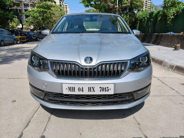 https://images10.gaadi.com/usedcar_image/4525829/original/processed_d65c7c06b8bcaddadbff7be2970d3226.jpg?imwidth=6401