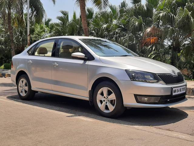 https://images10.gaadi.com/usedcar_image/4525829/original/processed_fd8ca58e2e9d5d10f9dd21d6f8d3e4a8.jpg?imwidth=6400