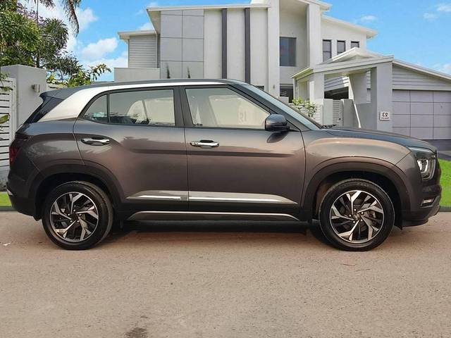 https://images10.gaadi.com/usedcar_image/4525837/original/processed_d79f2c3221d7f3720251a8ba740d02ff.jpg?imwidth=6401