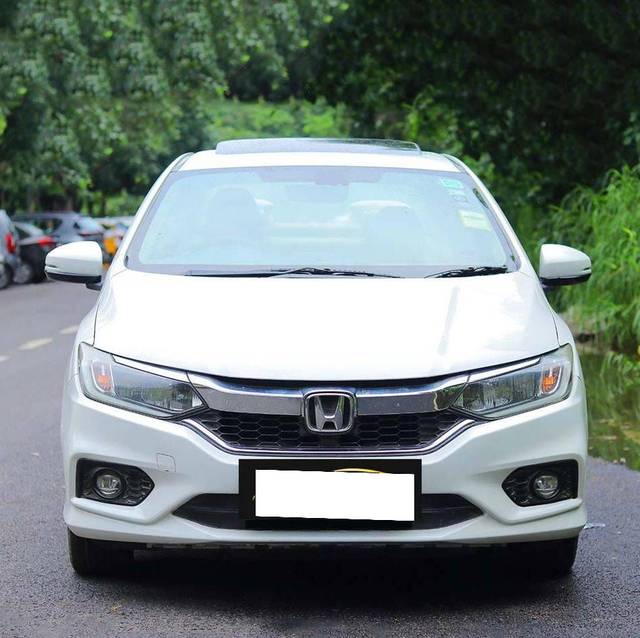https://images10.gaadi.com/usedcar_image/4525845/original/processed_cc040709b35a993f7eadb0cde3a72ee9.jpg?imwidth=6401