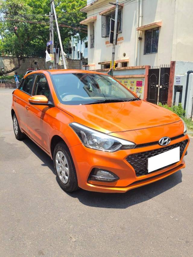 https://images10.gaadi.com/usedcar_image/4525849/original/processed_38726cbb7fa9f16fd45cb5a62598d1d0.jpg?imwidth=6400