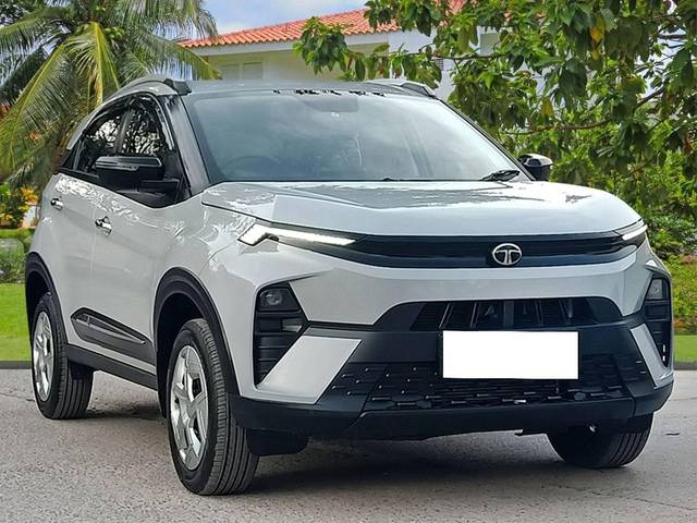 https://images10.gaadi.com/usedcar_image/4525850/original/processed_b310b5f6307f6db8e88c16fb8513f113.jpg?imwidth=6400