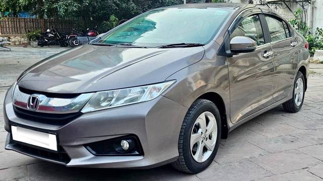 https://images10.gaadi.com/usedcar_image/4525852/original/processed_f79f41d24baf0165bd51adbb34fb23b2.jpg?imwidth=6402
