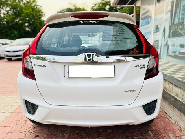 https://images10.gaadi.com/usedcar_image/4525864/original/processed_09c02e17ae848a04af0e49e744ffc62e.jpg?imwidth=6402