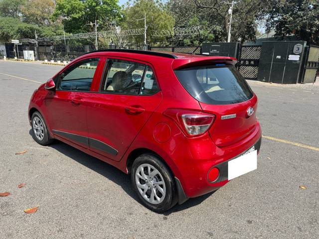 https://images10.gaadi.com/usedcar_image/4525867/original/processed_731e8aefc0db666ecf0c15dfeec1e21b.jpeg?imwidth=6402