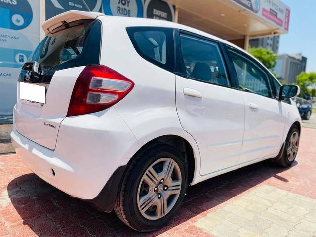 https://images10.gaadi.com/usedcar_image/4525869/original/processed_4be40a027d4b8e97bebe015b1243e349.jpg?imwidth=6402