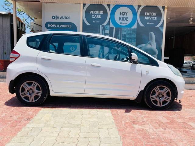 https://images10.gaadi.com/usedcar_image/4525869/original/processed_8589b4630f7e6fd9f8e9435c3eaf7312.jpg?imwidth=6401