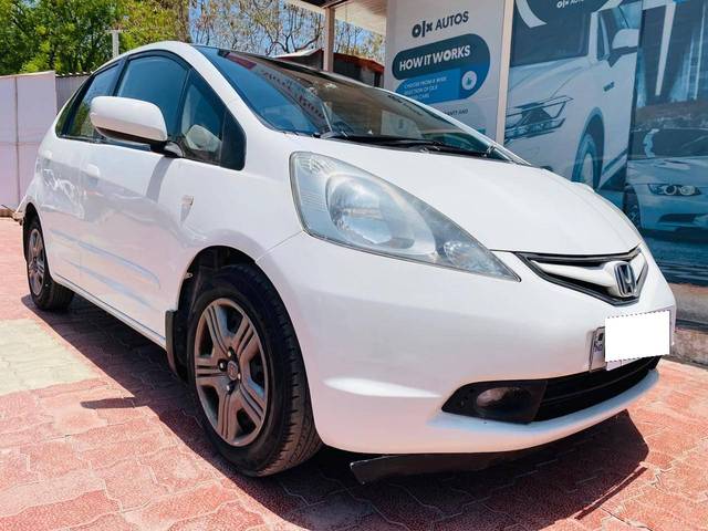 https://images10.gaadi.com/usedcar_image/4525869/original/processed_aa671e8c329596a2fe4e6381b6471e16.jpg?imwidth=6400