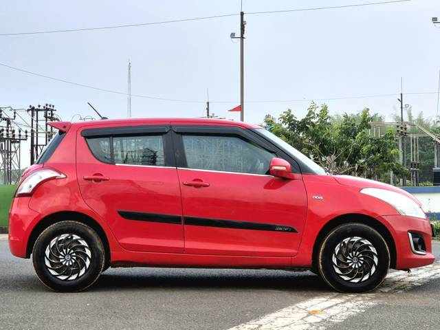 https://images10.gaadi.com/usedcar_image/4525871/original/processed_de6e7d23-763d-4c55-b739-14984bc3ce38.jpg?imwidth=6401