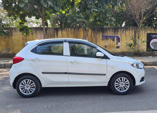 https://images10.gaadi.com/usedcar_image/4525875/original/processed_5cd8b9de6bdd95c24b9267478bd2e681.jpg?imwidth=6401