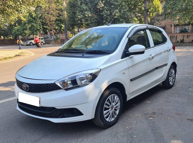 https://images10.gaadi.com/usedcar_image/4525875/original/processed_d3215f4e5235b2f182a38cb592faf12e.jpg?imwidth=6402