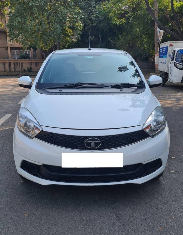 https://images10.gaadi.com/usedcar_image/4525875/original/processed_e0effead5949016f28f60b1df00bac10.jpg?imwidth=6401