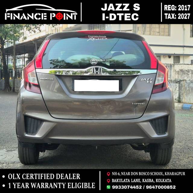 https://images10.gaadi.com/usedcar_image/4525878/original/processed_4f651760-d00d-451e-b62c-c6bc6016b974.jpg?imwidth=6401