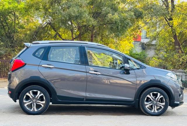 https://images10.gaadi.com/usedcar_image/4525883/original/3a25743443e0c8b56018df7938a9981a.jpg?imwidth=6401