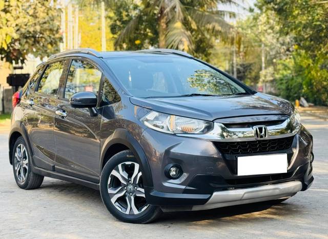https://images10.gaadi.com/usedcar_image/4525883/original/processed_c45f55d0dbf638f3c2f1cd70e97332c0.jpg?imwidth=6400