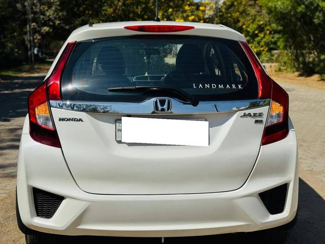 https://images10.gaadi.com/usedcar_image/4525894/original/processed_6f784668e59f65f31f085abfd28c1d3d.jpg?imwidth=6402