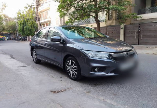 https://images10.gaadi.com/usedcar_image/4525895/original/505c1f4d-4435-40a8-a7c6-6a51a28b68ae.?imwidth=6400