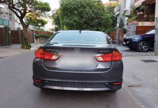 https://images10.gaadi.com/usedcar_image/4525895/original/694e3744-0974-4804-ad93-9919ed808be7.?imwidth=6402