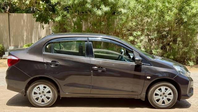 https://images10.gaadi.com/usedcar_image/4525899/original/6cdb0f0ea0dde487ec37f0069b4d124a.jpg?imwidth=6401