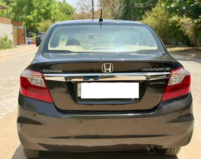 https://images10.gaadi.com/usedcar_image/4525899/original/processed_55b9bb64b0dc139ccd5f071a4061007b.jpg?imwidth=6402