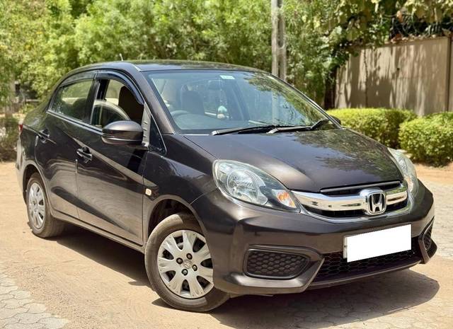 https://images10.gaadi.com/usedcar_image/4525899/original/processed_d0f465b86adb66fb86d610c50799b19d.jpg?imwidth=6400