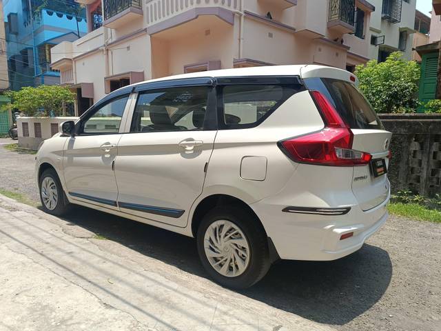 https://images10.gaadi.com/usedcar_image/4525901/original/processed_8ed7ec8b506e5884b0a469c8a04959e3.jpg?imwidth=6402