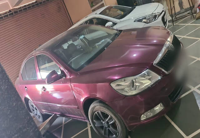 https://images10.gaadi.com/usedcar_image/4525922/original/613c9429-1f6f-4544-88a3-3b109936fe69.?imwidth=6402