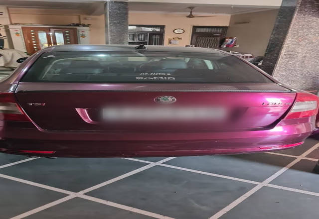 https://images10.gaadi.com/usedcar_image/4525922/original/f8bcbaa3-c94c-42f5-a03c-053c927eb471.?imwidth=6400