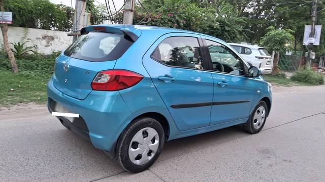 https://images10.gaadi.com/usedcar_image/4525968/original/processed_1d9fb401039455d441a807b41d201be6.jpg?imwidth=6402