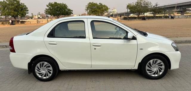 https://images10.gaadi.com/usedcar_image/4525975/original/757a746a0c64900a4b265e0b312ebcbc.jpg?imwidth=6401
