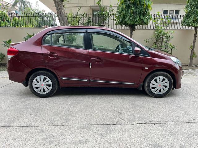 https://images10.gaadi.com/usedcar_image/4525980/original/d2e0cd4a0d4b265f39789f388b16635c.jpg?imwidth=6401