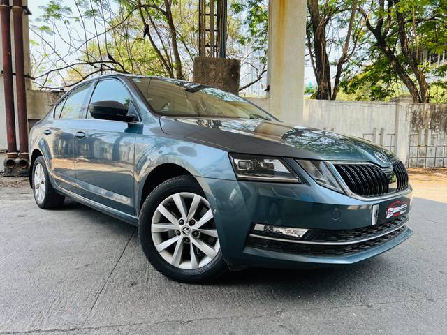 https://images10.gaadi.com/usedcar_image/4525985/original/processed_7de6e8ee5cc9cedb36a12ad046d7f8de.jpg?imwidth=6400