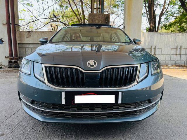 https://images10.gaadi.com/usedcar_image/4525985/original/processed_9e927d7f0ca686242cf9f4a27841d19b.jpg?imwidth=6401