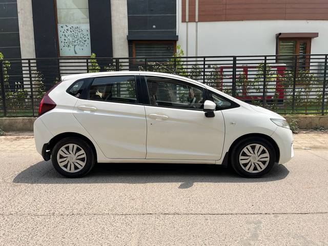https://images10.gaadi.com/usedcar_image/4525996/original/777e619a5345855d732d8c8dbab7363d.jpg?imwidth=6401