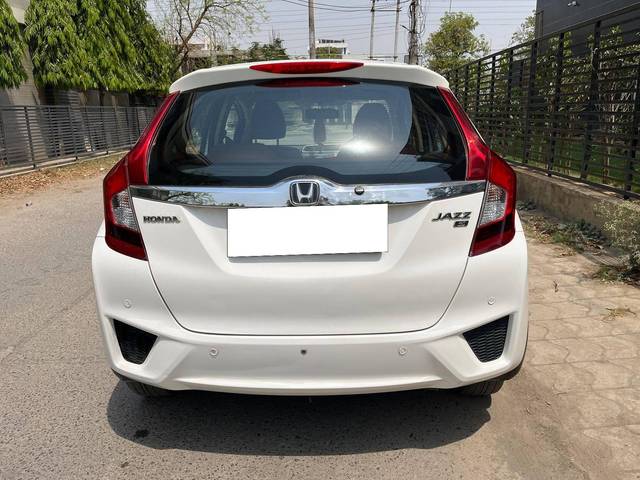 https://images10.gaadi.com/usedcar_image/4525996/original/processed_ad21831a52de2ada9181f0905c72aebb.jpg?imwidth=6402