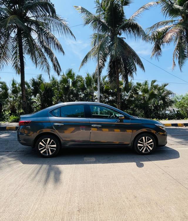 https://images10.gaadi.com/usedcar_image/4525997/original/13b27e490aed35837b9b1e966389ffc4.jpeg?imwidth=6401