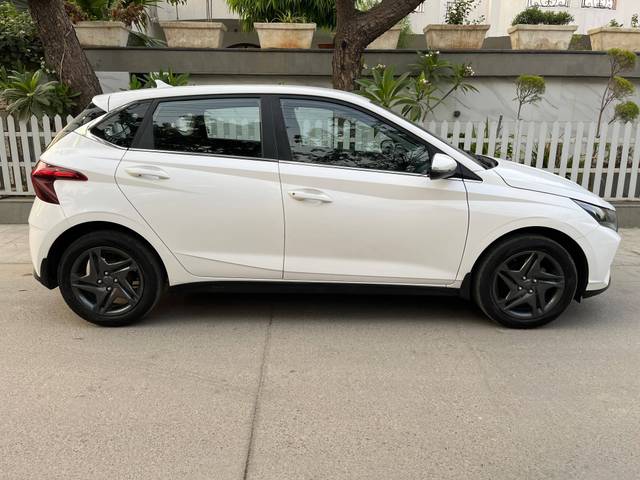 https://images10.gaadi.com/usedcar_image/4526000/original/processed_3e49e57760e0481963fdba207119562f.jpg?imwidth=6401