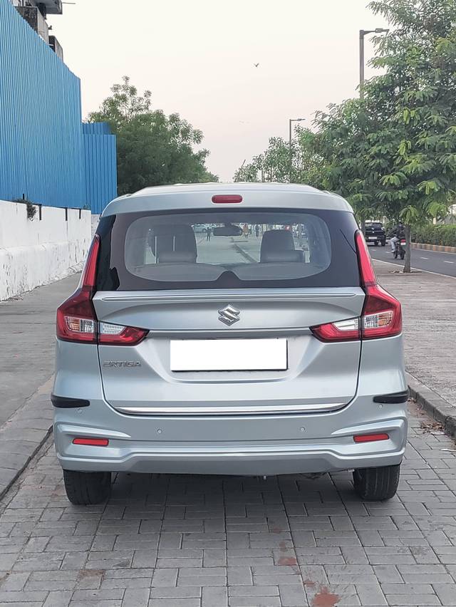 https://images10.gaadi.com/usedcar_image/4526010/original/processed_fa495a58f13c0c82466972ab4d1b2afe.jpg?imwidth=6402