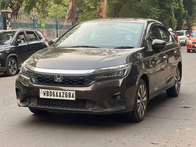 https://images10.gaadi.com/usedcar_image/4526011/original/processed_10f974c62e9e80b5d4bd4b8c04f984e2.jpg?imwidth=6402
