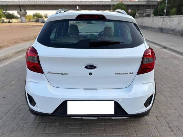 https://images10.gaadi.com/usedcar_image/4526015/original/processed_f82e6fc14268f9ff03f613fb79e57f47.jpg?imwidth=6402