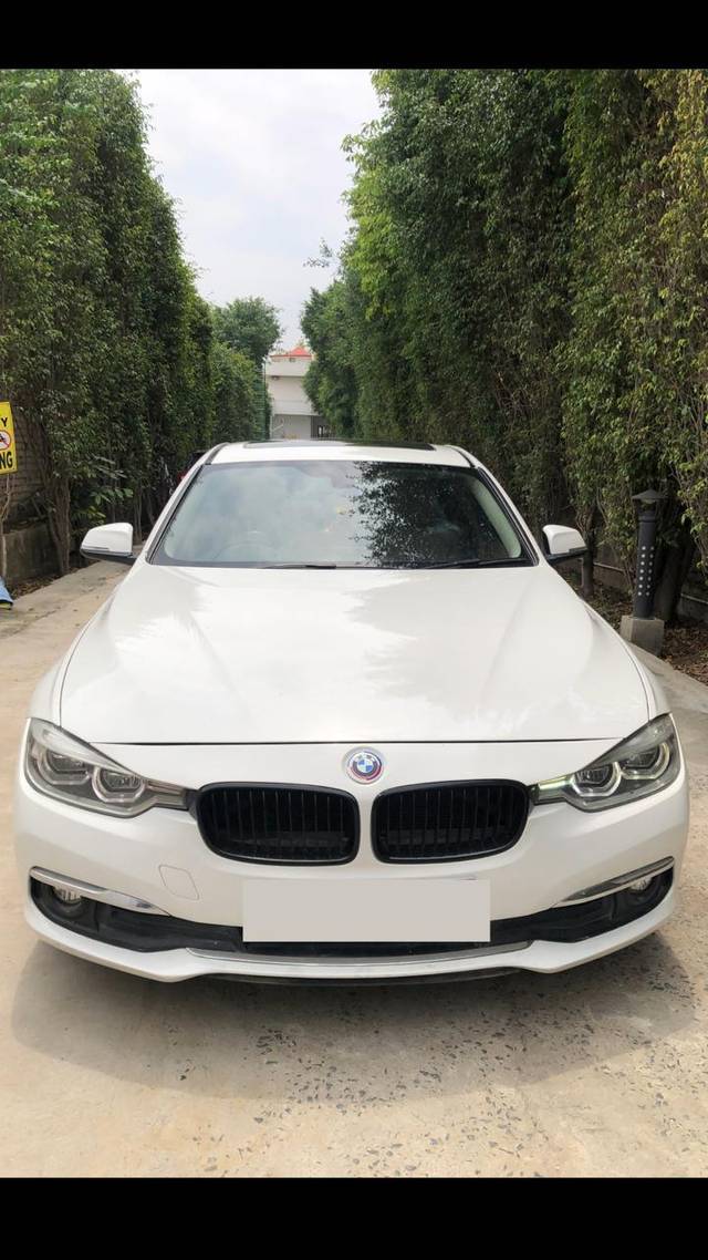 https://images10.gaadi.com/usedcar_image/4526020/original/processed_0a36de9c15d8d3010ff994f3505d30ea.jpg?imwidth=6402