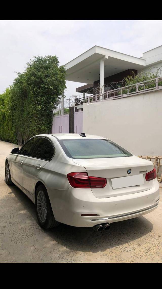 https://images10.gaadi.com/usedcar_image/4526020/original/processed_2fbf75a18cc2e7b06e2621fbb2139156.jpg?imwidth=6401
