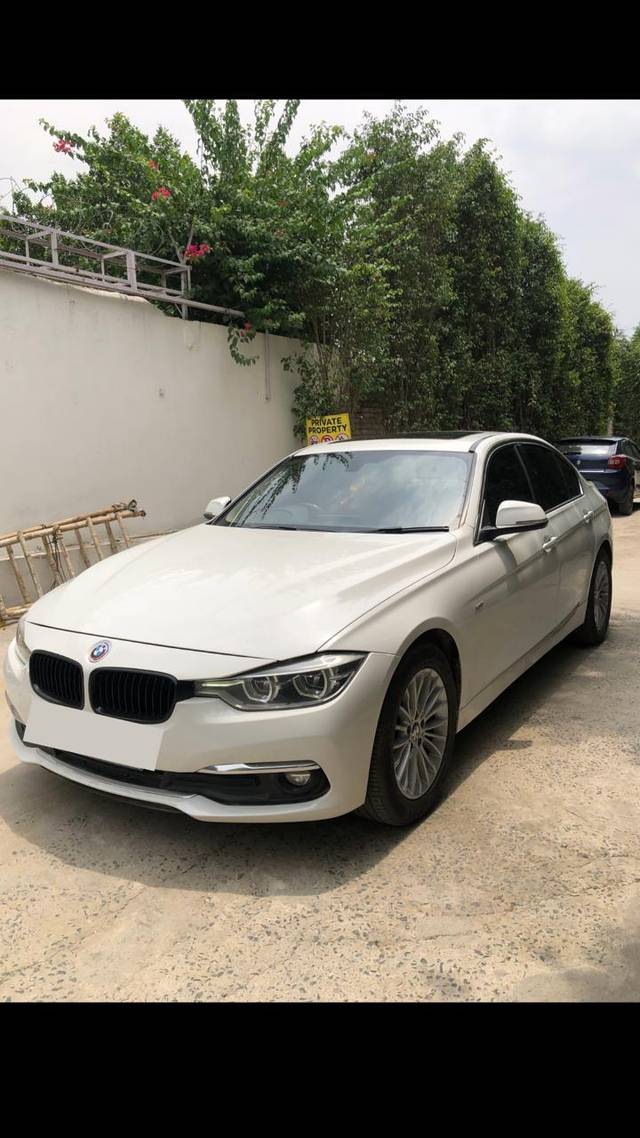 https://images10.gaadi.com/usedcar_image/4526020/original/processed_c9ee9e7b3ffb45b78c8fff8c03a58a7a.jpg?imwidth=6400
