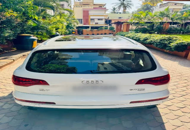 https://images10.gaadi.com/usedcar_image/4526022/original/c674841e-dd76-4ba7-885d-ff6bf97a744a.?imwidth=6402