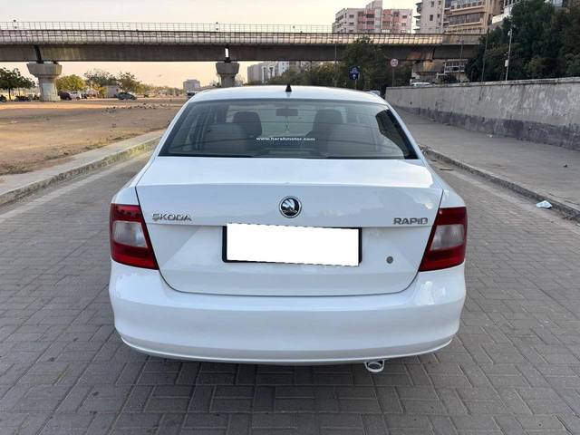 https://images10.gaadi.com/usedcar_image/4526030/original/processed_4feb2cda95777c7250adc2bd369e541a.jpg?imwidth=6402