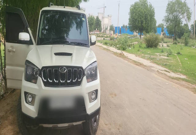 https://images10.gaadi.com/usedcar_image/4526033/original/791025a9-835d-4dc0-8b6b-d6329025aa2b.?imwidth=6400