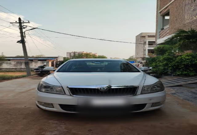 https://images10.gaadi.com/usedcar_image/4526034/original/8771c6a7-af72-484f-a87e-5d91eb2c5ac9.?imwidth=6400